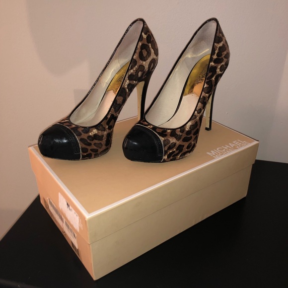 Michael Kors Cynthia Leopard Heel - Picture 2 of 8